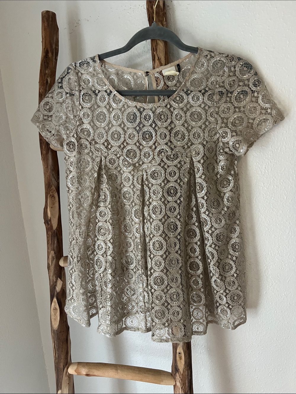 Anthropologie Akron + Kin Silver Cream Lace Short Sleeve Pleated Flowy Sheer Top